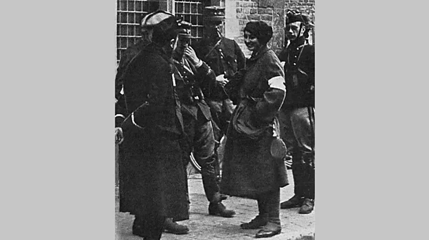 Lady Dorothie Feilding became an ambulance driver in 1914