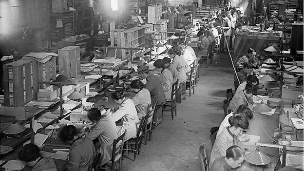 Women took administrative tasks in the war offices